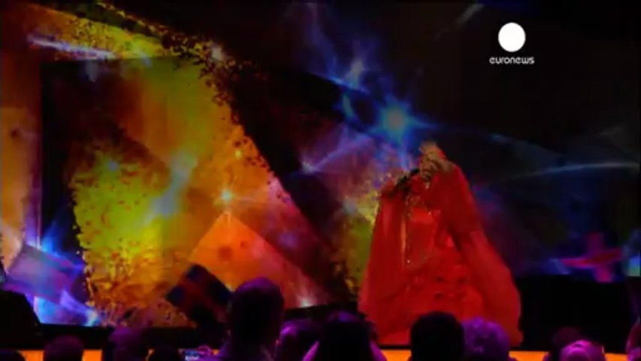 Eurovision : le baiser lesbien qui va faire jazer