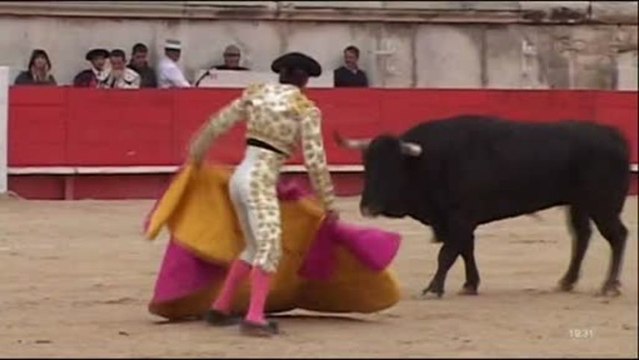 La corrida de la pentecôte reportée (Nîmes)