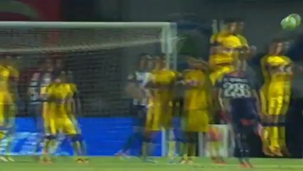 Messico, gran punizione di Suazo!