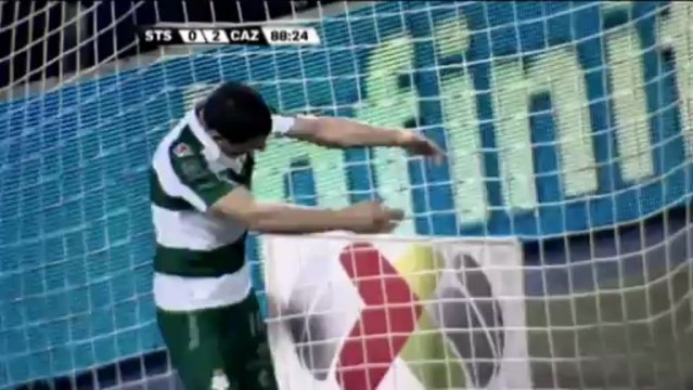 Figueroa's own goal lob against Cruz Azul