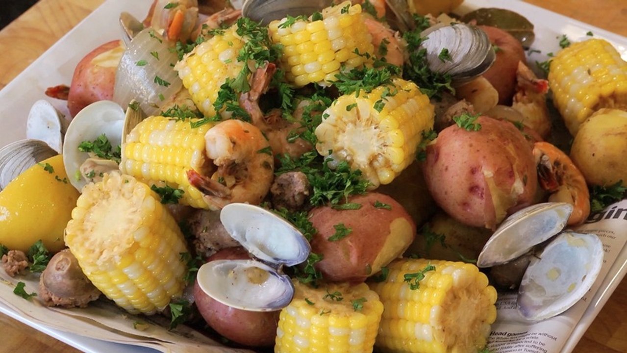 How to make a clam boil
