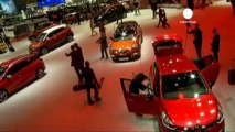 Les ventes de voitures en Europe interrompent enfin leur...