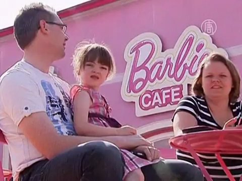 Пластиковый дом Барби открыл свои двери в Берлине