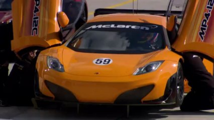 La McLaren MP4-12C GT3 entre en piste