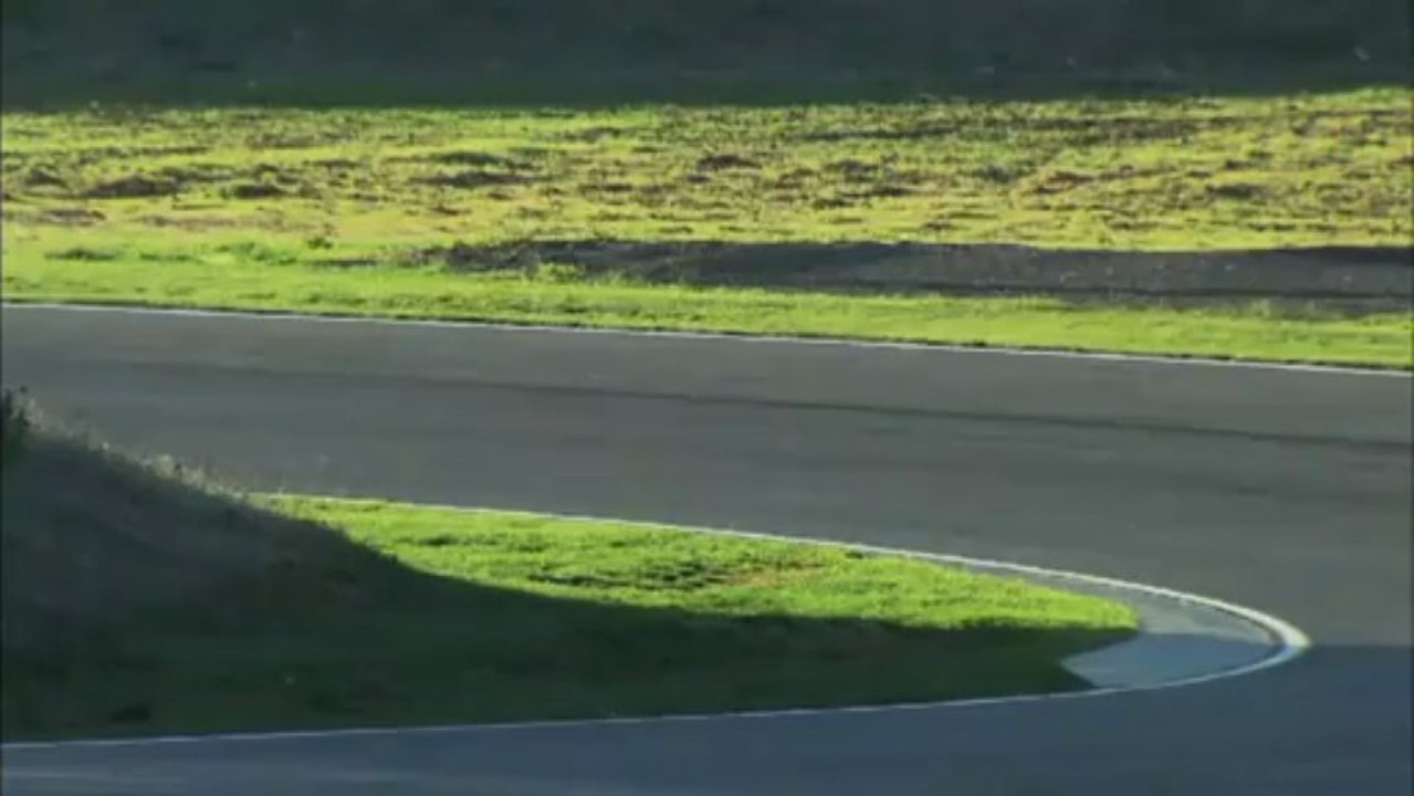 Une BMW Série 1M Coupé et une M3 E30 sur circuit