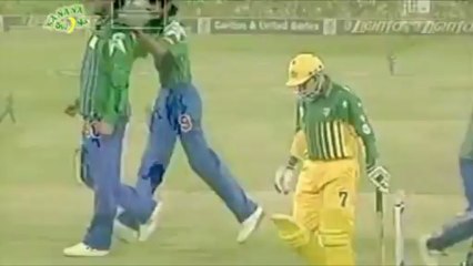 Wasim flooring Aussies with deadly yorkers