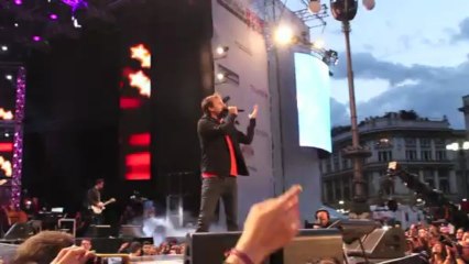 Cesare Cremonini streeting in Milano #RadioItaliaLive