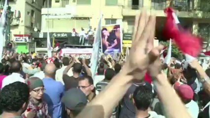 Egípcios lutam pela saída de Mursi