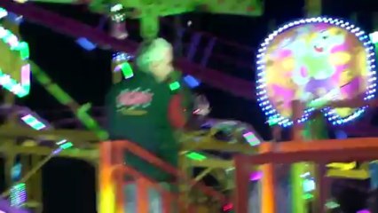 FERIA DE JEREZ,MONTADO EN LAS ATRACCIONES