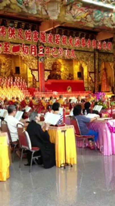 Cérémonie dans un temple chinois