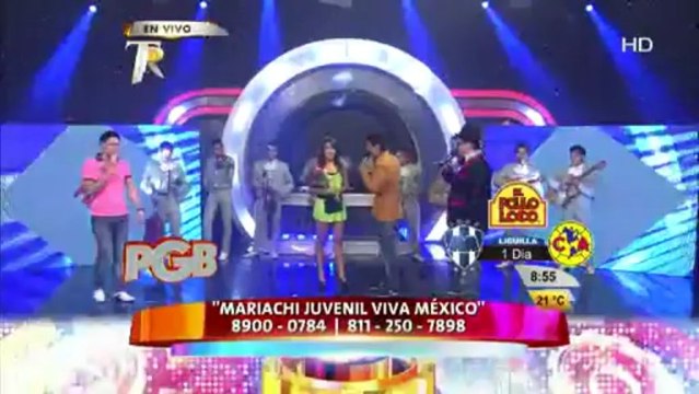 Mc Aese le lleva flores y Mariachi a Katy Barajas