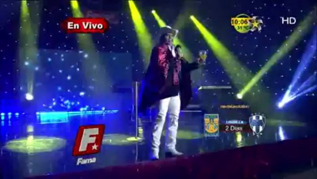 Chavana canta en Premios Fama