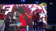 Rapan a Temo Méndez en Premios Fama