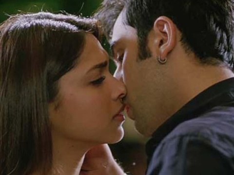 Deepika Padukone Comfortable Doing INTIMATE Scenes with EX Beau Ranbir Kapoor