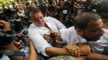 Sanjay Dutt surrenders, MOBBED at TADA court