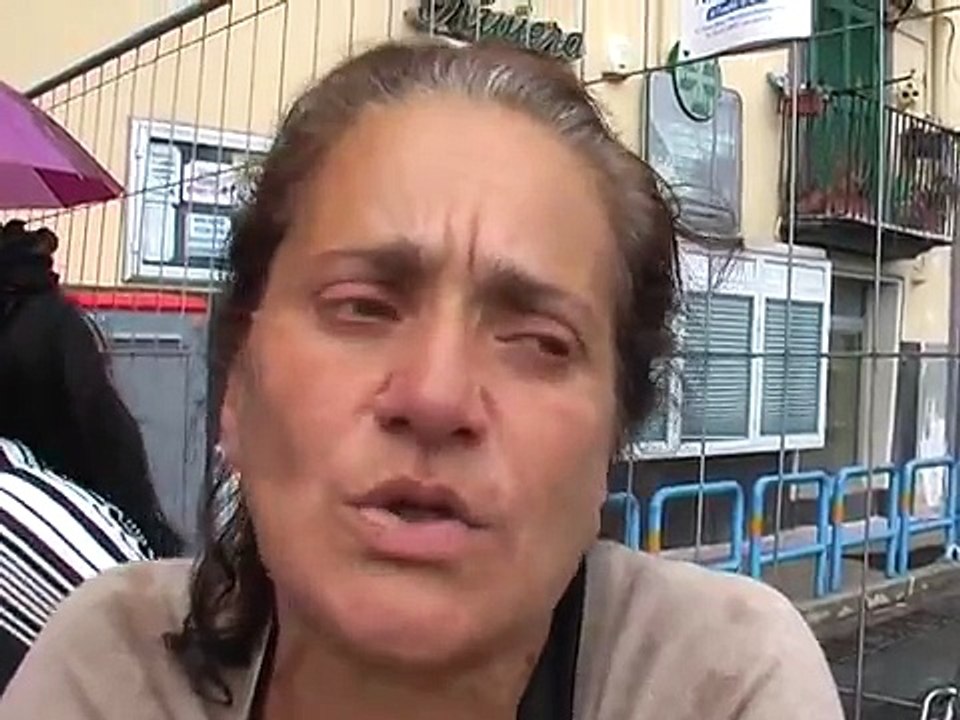 Napoli - Protesta sfollati Riviera di Chiaia per mancato rientro in casa (17.05.13)