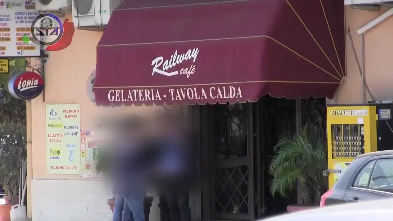 Catania - Racket dei rifiuti e mafia, sequestrati beni per un milione e mezzo di euro (17.05.13)