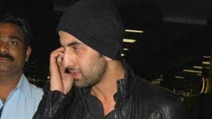 下载视频: Ranbir Kapoor Detained @ Mumbai Airport !