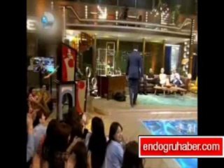 Beyaz'dan sihirbazlık gösterisi