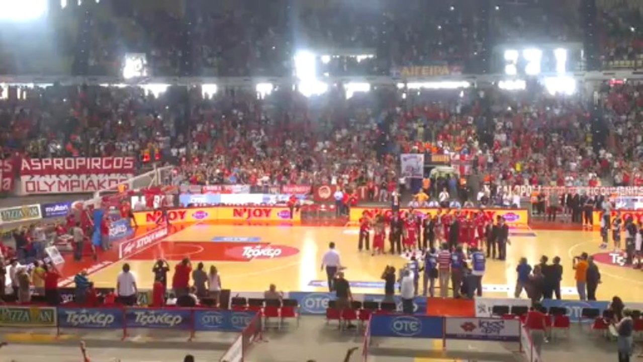 RedPlanet.gr - Το λάβαρο των Πρωταθλητών Ευρώπης (2013) στο ΣΕΦ