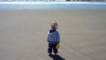 Eliott à la plage bis