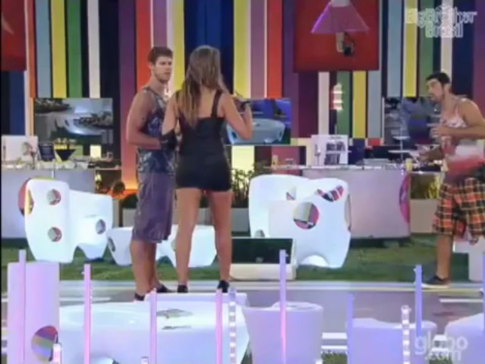 Monique - Deixa eu fumar teu dedo! - 07.03