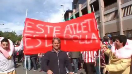 Los aficionados esperan a los jugadores del Atlético para celebrar la décima