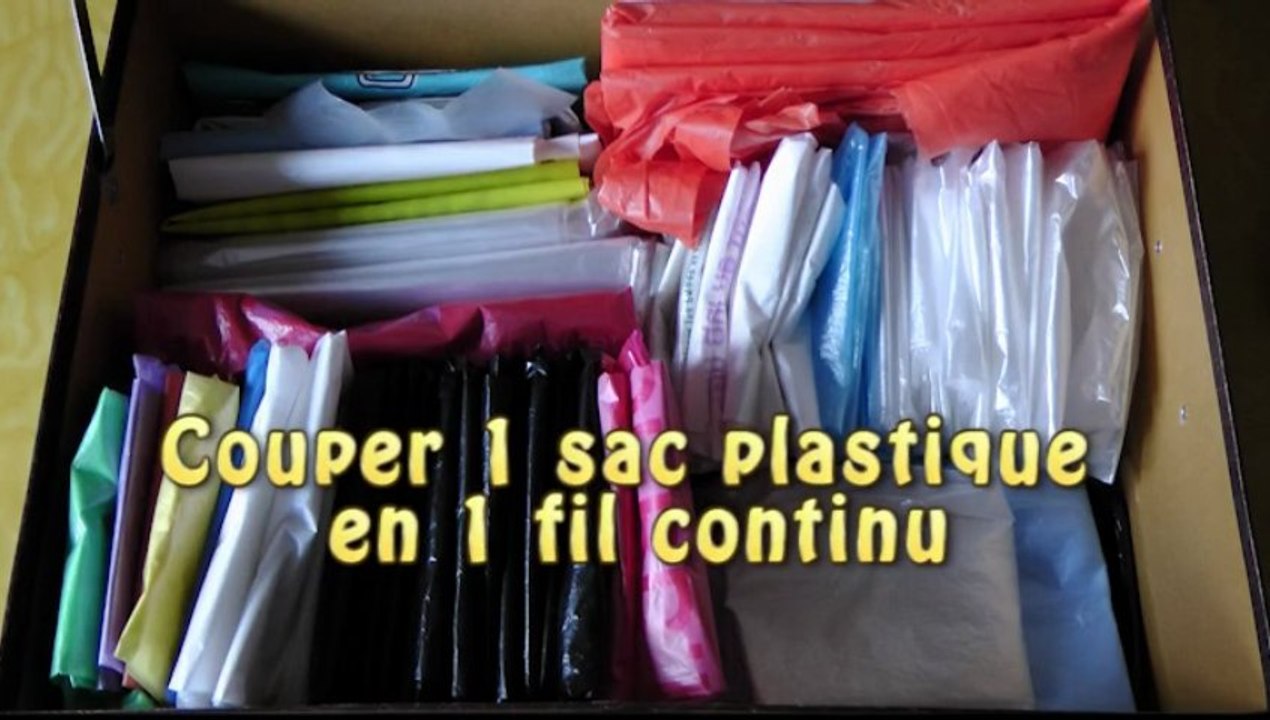Découper un sac plastique en 1 fil continu.