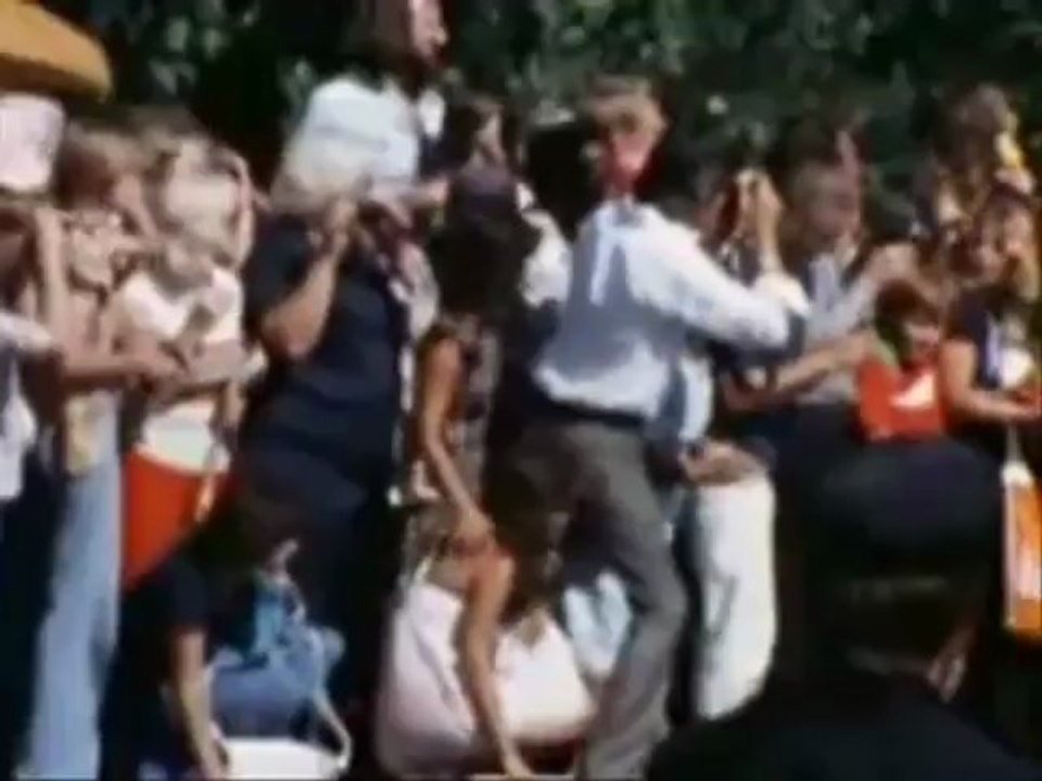 Elvis   "The Last Farewell"  1965-1977 Great video !!