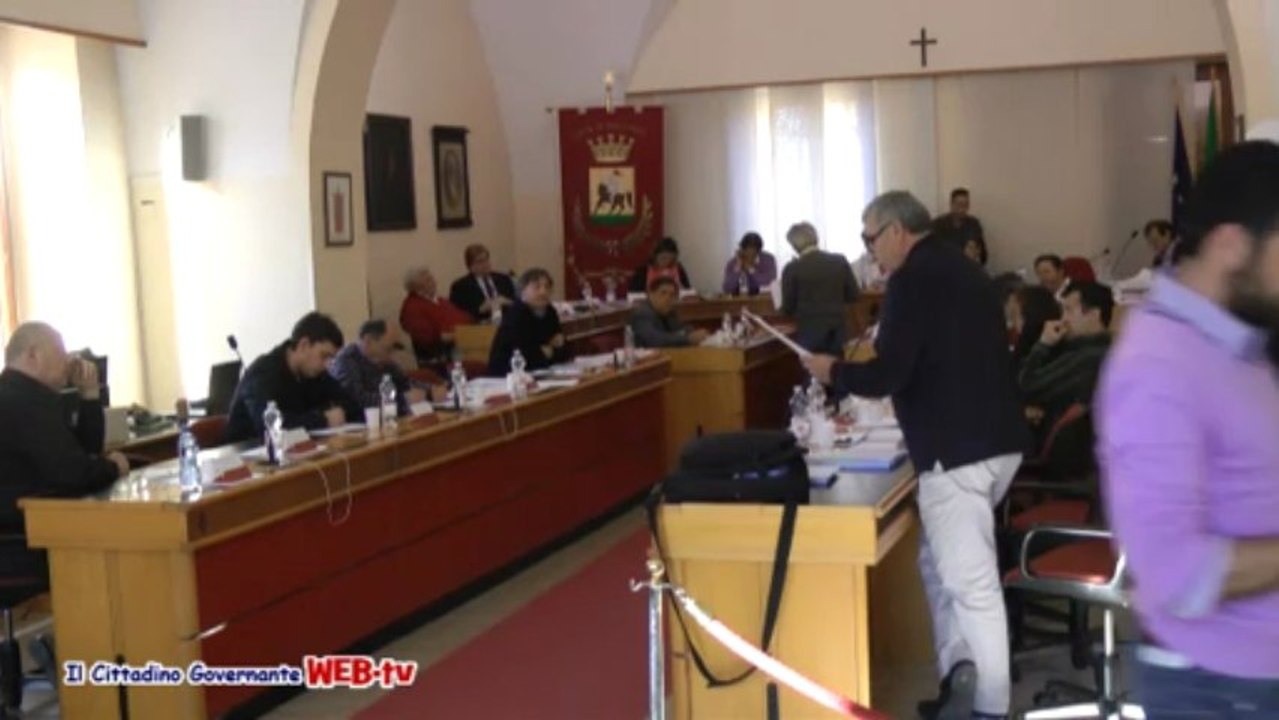 Consiglio comunale 13 maggio 2013 Punto 6 mozione debiti scuola zona orti intervento Francioni