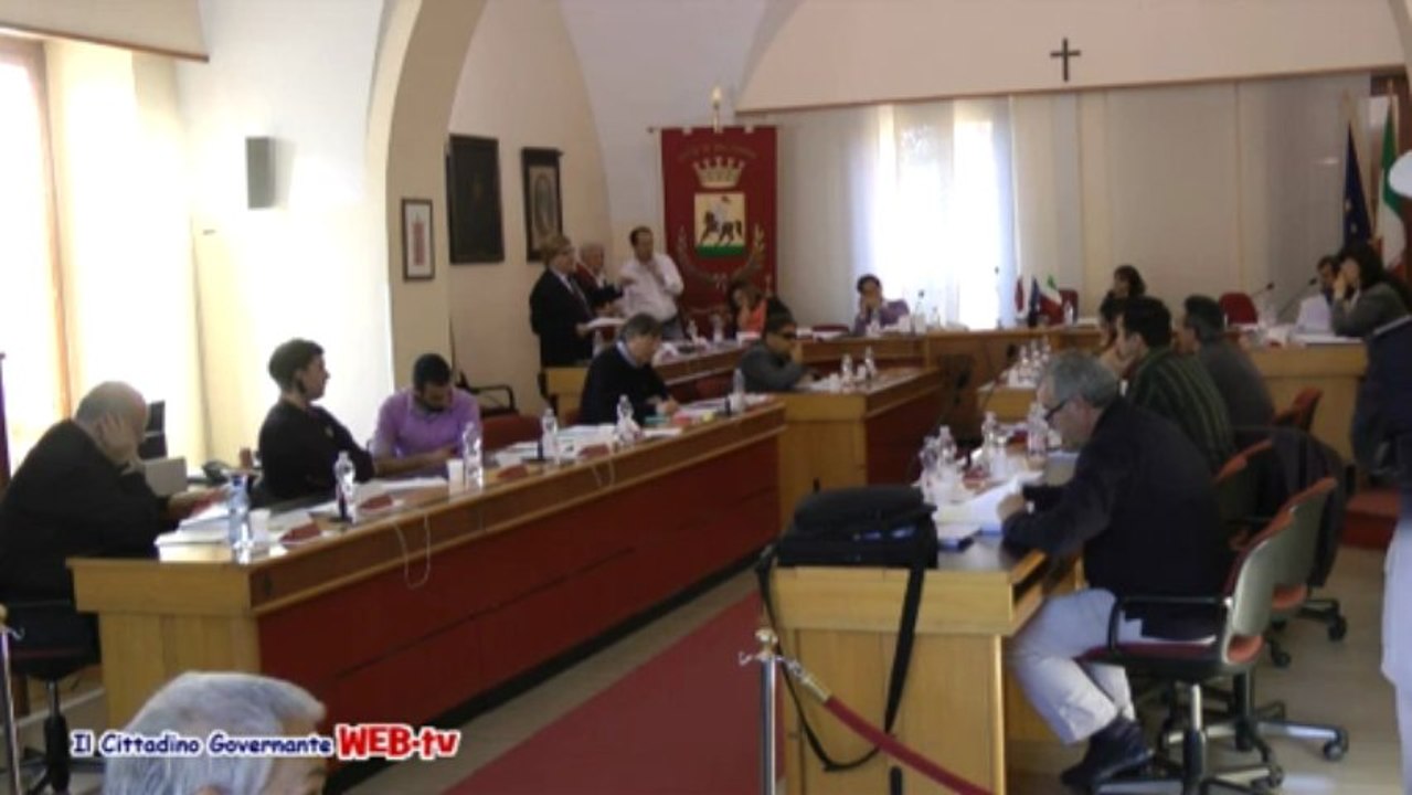 Consiglio comunale 13 maggio 2013 Punto 6 mozione debiti scuola zona orti intervento Vanni