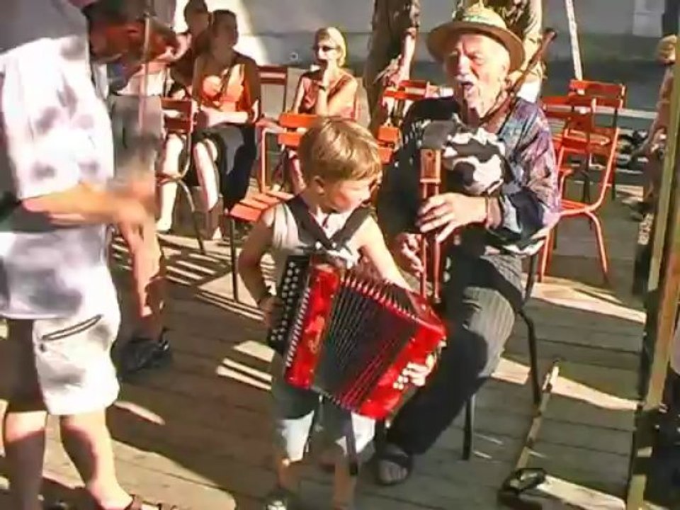 DEFILE FETE DE L'ACCORDEON 2012