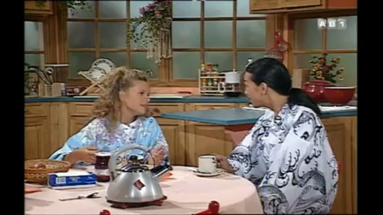 Premiers baiser episode 8 La salle de bain pour moi toute seule