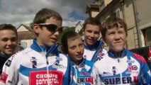 Interview d'enfants fan de vélo à Ornans sur la ligne d'arrivée