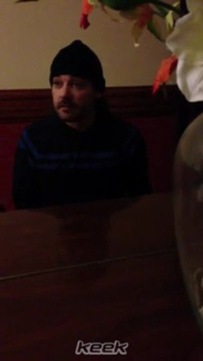 Pedro tocando el piano y cantando Keek Silvina Escudero - 19 de Mayo