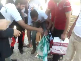 نشطاء سياسيين بالمنيا يشعلون النار بعلم إسرئيل لاستنكار الاعتداء علي القدس