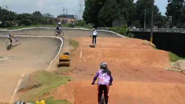 bmxinternationalteam.com Living Colombian bmx