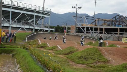 www.bmxinternationalteam.com  Living Colombian bmx