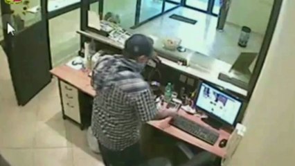 Inchiodati dalle telecamere i due rapinatori del Compro Oro di Guidonia