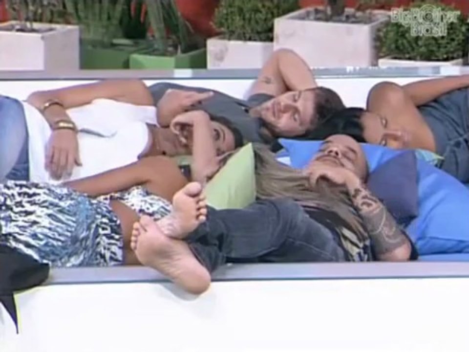 Monique - Olha, ganhei um macaquinho agora! - 09.03