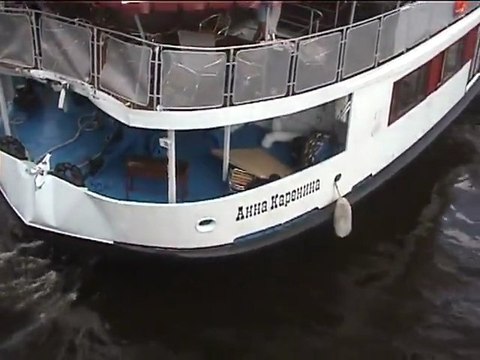 Collision entre deux bateaux de touristes à Moscou