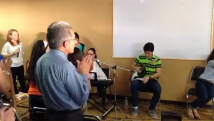 Obispo Raul Garcia en Vida Nueva el 19 Mayo 2013