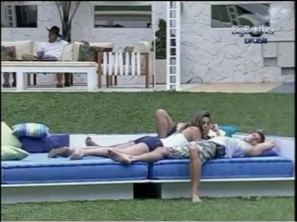 Jonique conversando no futon tarde - 10.03 p.1