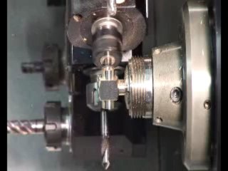 SPINNER CNC TAKIM TEZGAHLARI FABRIKASI - İki İş Mili, C ve Y Eksenli Tezgahda Hidrolik Bağlantı Elemanın İşlenmesi