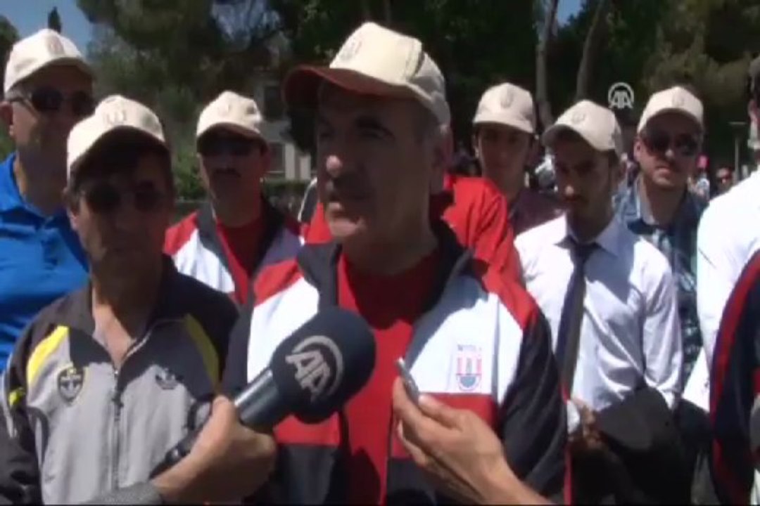 Bin 500 öğrenci, aynı anda Zeybek oynadı