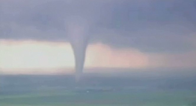 Oklahoma City : une tornade de 3 kilomètres de large sème la terreur