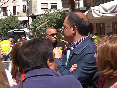Napoli - Proteste dei disabili lavoratori Carrefur -1- (20.05.13)