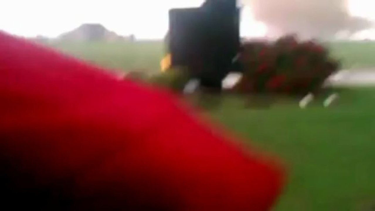 Oklahoma tornado: Amateur footage captures mons...
