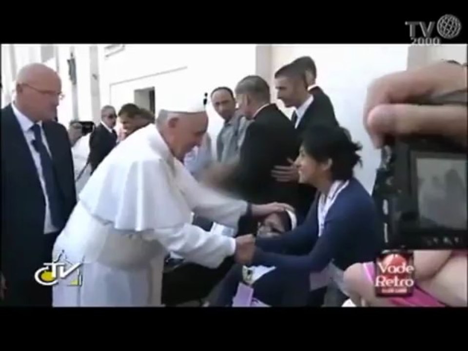 Il giornalista informa dell'esorcismo di Papa Francesco. Il Vaticano nega tutto.