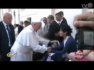 Il giornalista informa dell'esorcismo di Papa Francesco. Il Vaticano nega tutto.